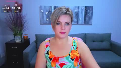 Snapshot of julia_wilsons chatting on 11/22/25, 12:59 Julia online show from 11/22/25, 12:59