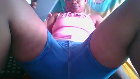 Snapshot of juliah02 chatting on 02/13/25, 12:00 juliah02 online show from 02/13/25, 12:00