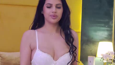 Snapshot of juliaharveyy chatting on 02/25/25, 12:36 Julia online show from 02/25/25, 12:36