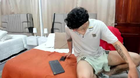 Snapshot of julian_billy chatting on 01/03/25, 02:51 julian billy online show from 01/03/25, 02:51