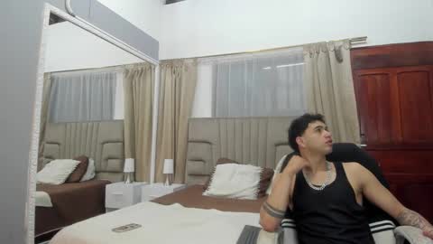 Snapshot of julian_billy chatting on 02/15/25, 11:28 julian billy online show from 02/15/25, 11:28