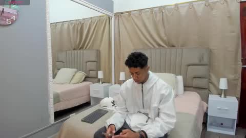 Snapshot of julian_billy chatting on 02/20/25, 11:31 julian billy online show from 02/20/25, 11:31