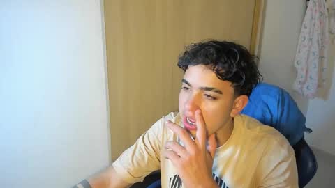 Snapshot of julian_billy chatting on 11/03/25, 07:31 julian billy online show from 11/03/25, 07:31