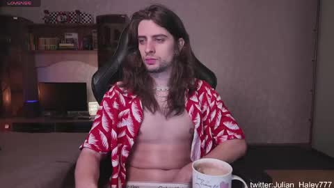 Snapshot of julian_cassablanca chatting on 03/28/26, 12:43 julian_cassablanca online show from 03/28/26, 12:43