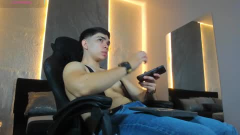 Snapshot of julian_mercier chatting on 06/09/26, 12:11 JULIAN online show from 06/09/26, 12:11