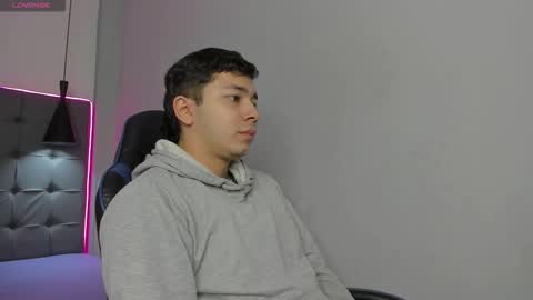 julian_smith21 online show from 03/03/26, 12:33