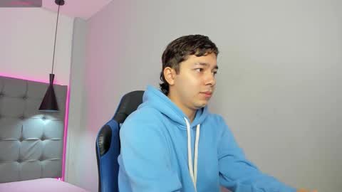 julian_smith21 online show from 03/13/26, 01:07