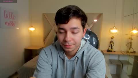 julian_smith21 online show from 03/15/26, 03:40