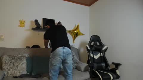 julian_wallace online show from 12/03/25, 05:33