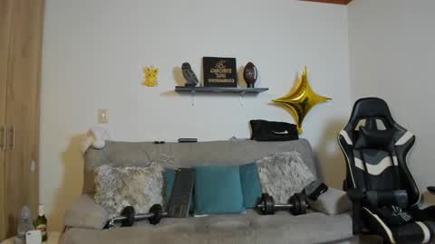 julian_wallace online show from 12/15/25, 06:12