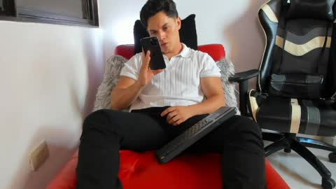 julian_wallace online show from 04/27/26, 06:28
