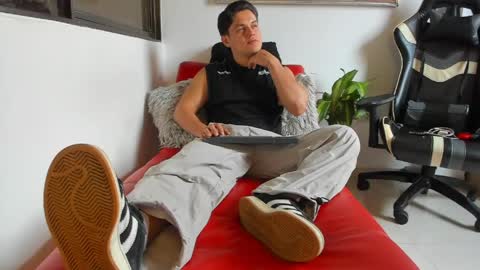 julian_wallace online show from 05/04/26, 06:26