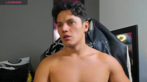julian_wallace online show from 06/11/26, 04:16