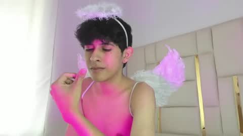 Julian online show from 06/10/26, 07:24