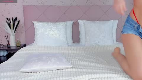 Snapshot of juliana_browns chatting on 12/14/24, 02:45 Juliana online show from 12/14/24, 02:45