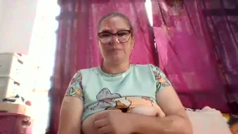 Snapshot of julianaputa chatting on 06/19/26, 01:59 julianaputa online show from 06/19/26, 01:59