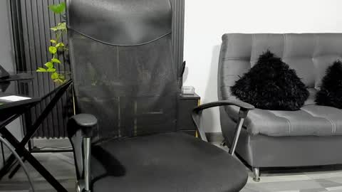 Julian online show from 02/05/25, 01:58