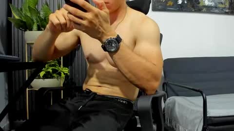 Snapshot of juliansexxx16 chatting on 05/05/26, 11:35 Julian online show from 05/05/26, 11:35