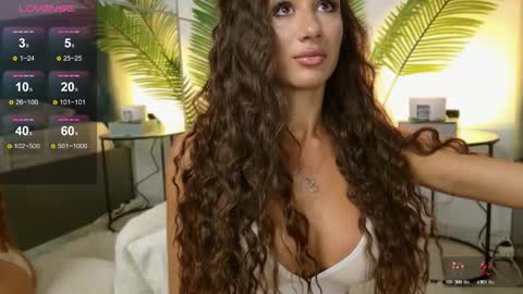 JuliaQuin online show from 09/24/25, 02:37