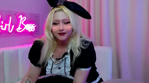 JuliaSharkk online show from 10/26/25, 09:21