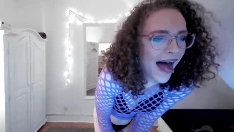 Snapshot of juliasometimes chatting on 12/14/25, 04:56 juliasometimes online show from 12/14/25, 04:56