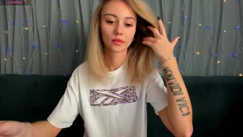 Yulya online show from 10/21/25, 03:07