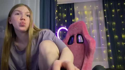 juliatnink online show from 03/06/25, 08:16