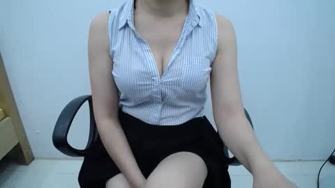 Snapshot of julie9x chatting on 05/06/26, 07:57 julie9x online show from 05/06/26, 07:57