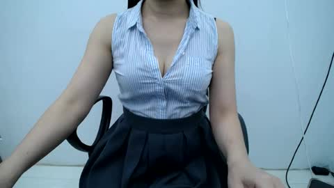 Snapshot of julie9x chatting on 07/18/26, 10:24 julie9x online show from 07/18/26, 10:24