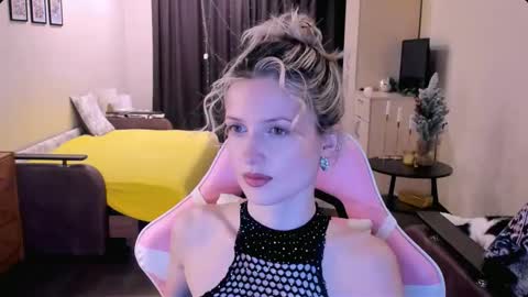 Julie online show from 11/13/25, 03:55