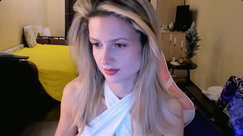 Julie online show from 12/20/25, 01:29