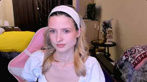 Snapshot of julie_flores chatting on 01/16/26, 01:26 Julie online show from 01/16/26, 01:26