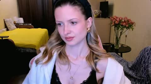 Snapshot of julie_flores chatting on 04/09/26, 01:49 Julie online show from 04/09/26, 01:49