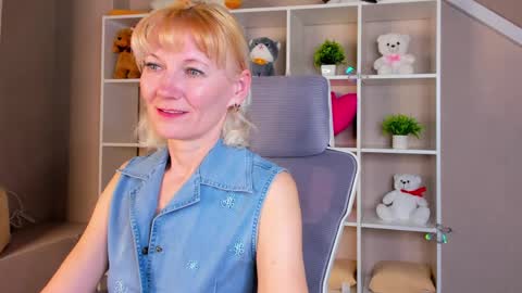 Julie Lucasss online show from 04/07/26, 12:33