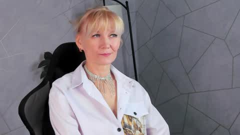 Julie Lucasss online show from 04/30/26, 01:12