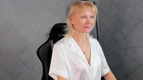 Julie Lucasss online show from 05/01/26, 12:59