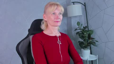 Julie Lucasss online show from 05/09/26, 12:05