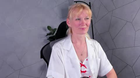 Julie Lucasss online show from 05/12/26, 09:28