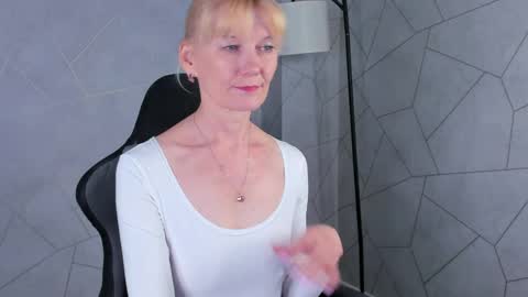 Julie Lucasss online show from 05/13/26, 12:19