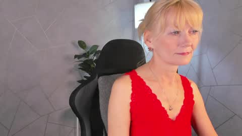 Julie Lucasss online show from 05/14/26, 12:06