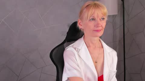 Julie Lucasss online show from 05/15/26, 11:34
