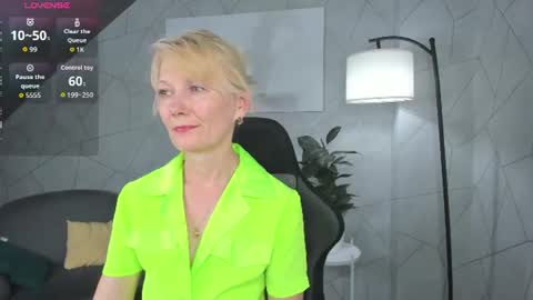 Julie Lucasss online show from 06/11/26, 12:32
