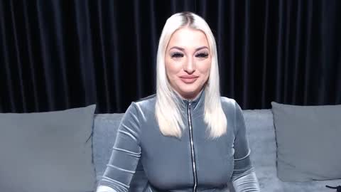 Snapshot of juliediamond chatting on 02/03/25, 10:43 julia online show from 02/03/25, 10:43