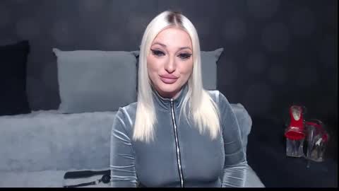 Snapshot of juliediamond chatting on 02/25/25, 10:07 julia online show from 02/25/25, 10:07