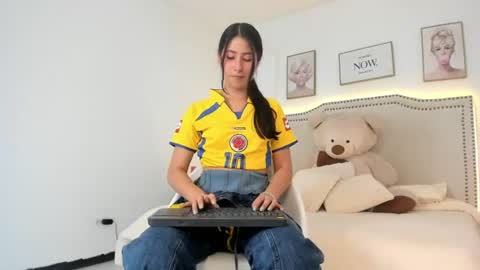 Snapshot of juliee_ross chatting on 07/07/26, 12:31 juliee_ross online show from 07/07/26, 12:31