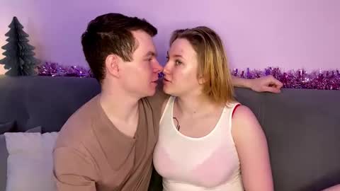 Snapshot of julielourens chatting on 12/19/25, 08:10 Julie and Thomas online show from 12/19/25, 08:10