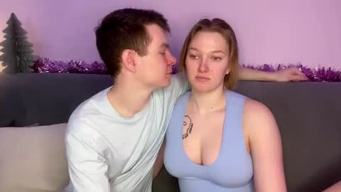 Snapshot of julielourens chatting on 12/21/25, 08:10 Julie and Thomas online show from 12/21/25, 08:10