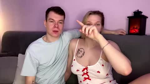 Snapshot of julielourens chatting on 01/19/26, 07:23 Julie and Thomas online show from 01/19/26, 07:23