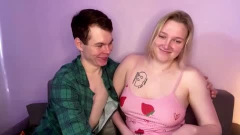 Snapshot of julielourens chatting on 02/22/26, 07:08 Julie and Thomas online show from 02/22/26, 07:08