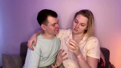 Snapshot of julielourens chatting on 03/19/26, 07:01 Julie and Thomas online show from 03/19/26, 07:01